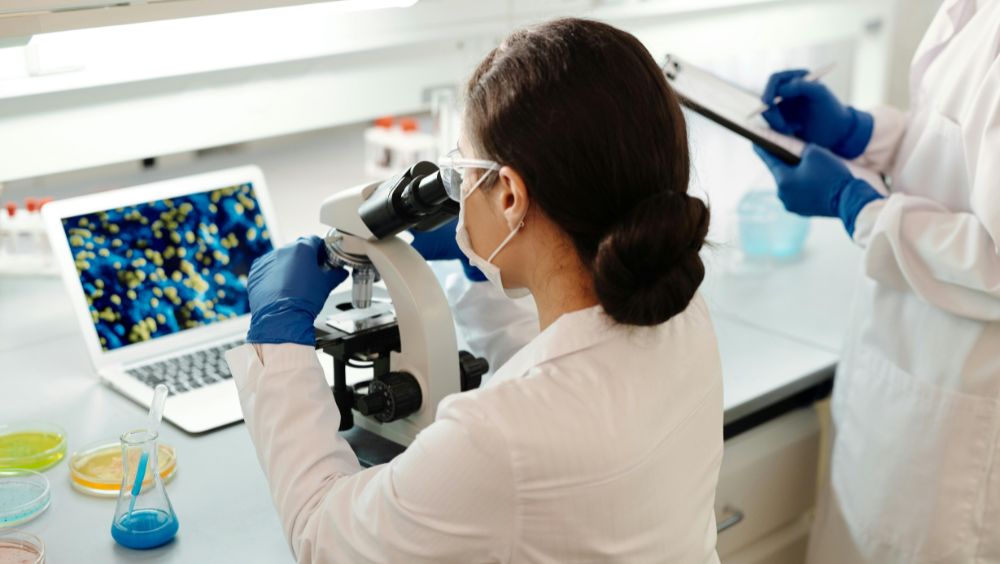 Pharmaceutical News 2025: AI-Driven Innovation and Industry Transformation